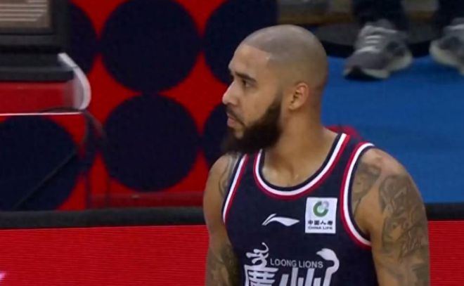 克里斯小高齐爆替补主导局势上海全民皆兵long88龙8国际山东首节险胜上海！(图2)